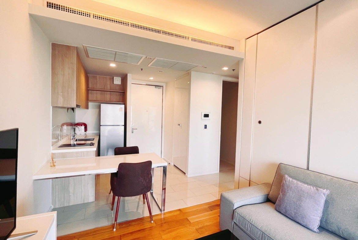 1-Bed 1-Bath 47 sqm Circle Living Prototype Condo Near MRT Phetchaburi for Rent 25K THB