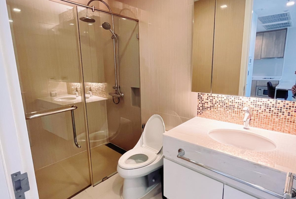 1-Bed 1-Bath 47 sqm Circle Living Prototype Condo Near MRT Phetchaburi for Rent 25K THB