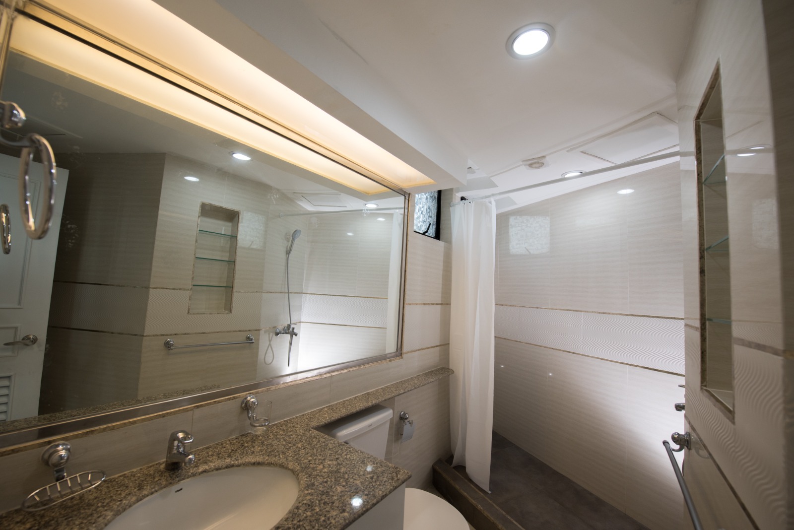 3-Bed 3-Bath 225 sqm Condo at President Park Sukhumvit 24 Phrom Phong BTS for Rent 70K or Sale 19M