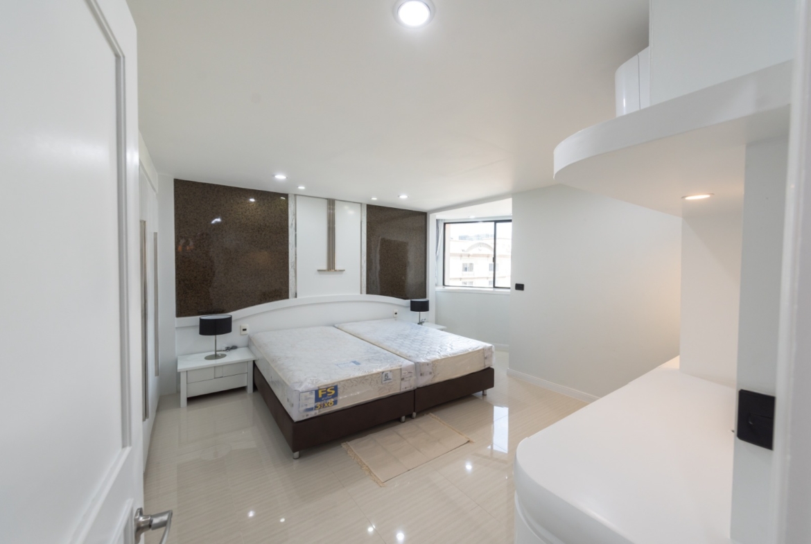 3-Bed 3-Bath 225 sqm Condo at President Park Sukhumvit 24 Phrom Phong BTS for Rent 70K or Sale 19M