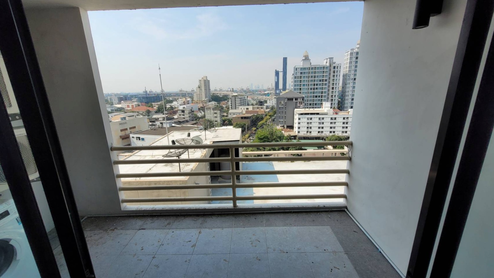 2-Bed 1-Bath 78 sqm Fair Tower Condo near BTS On Nut for Rent 30K THB