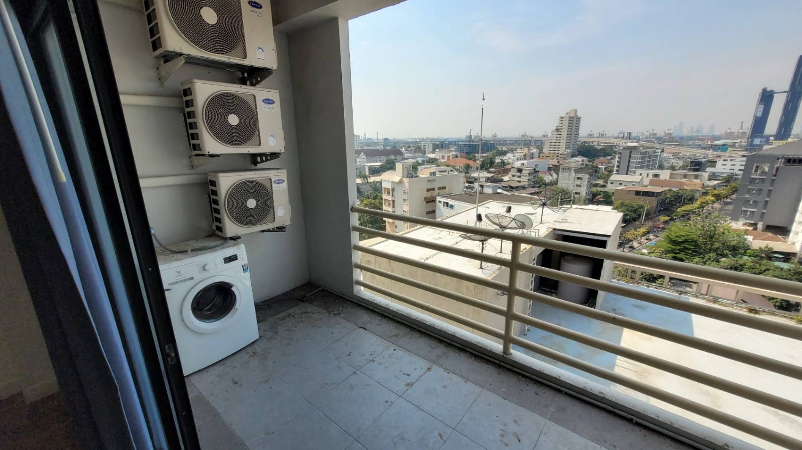 2-Bed 1-Bath 78 sqm Fair Tower Condo near BTS On Nut for Rent 30K THB