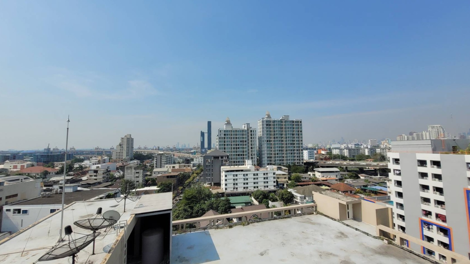2-Bed 1-Bath 78 sqm Fair Tower Condo near BTS On Nut for Rent 30K THB
