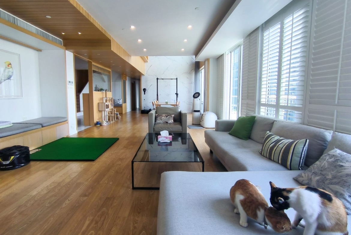 5-Bed 5-Bath 376 sqm Fullerton Sukhumvit Condo Near BTS Thonglor for Sale 89M THB