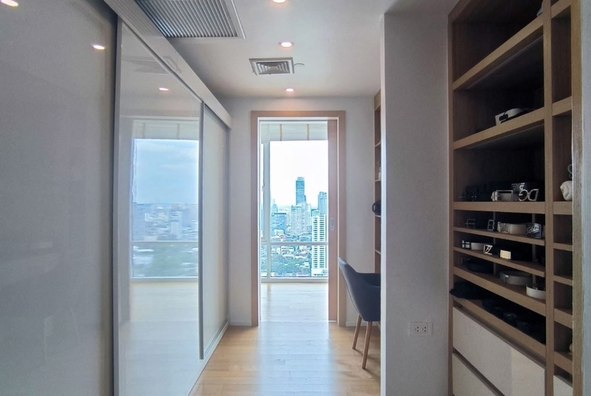 5-Bed 5-Bath 376 sqm Fullerton Sukhumvit Condo Near BTS Thonglor for Sale 89M THB