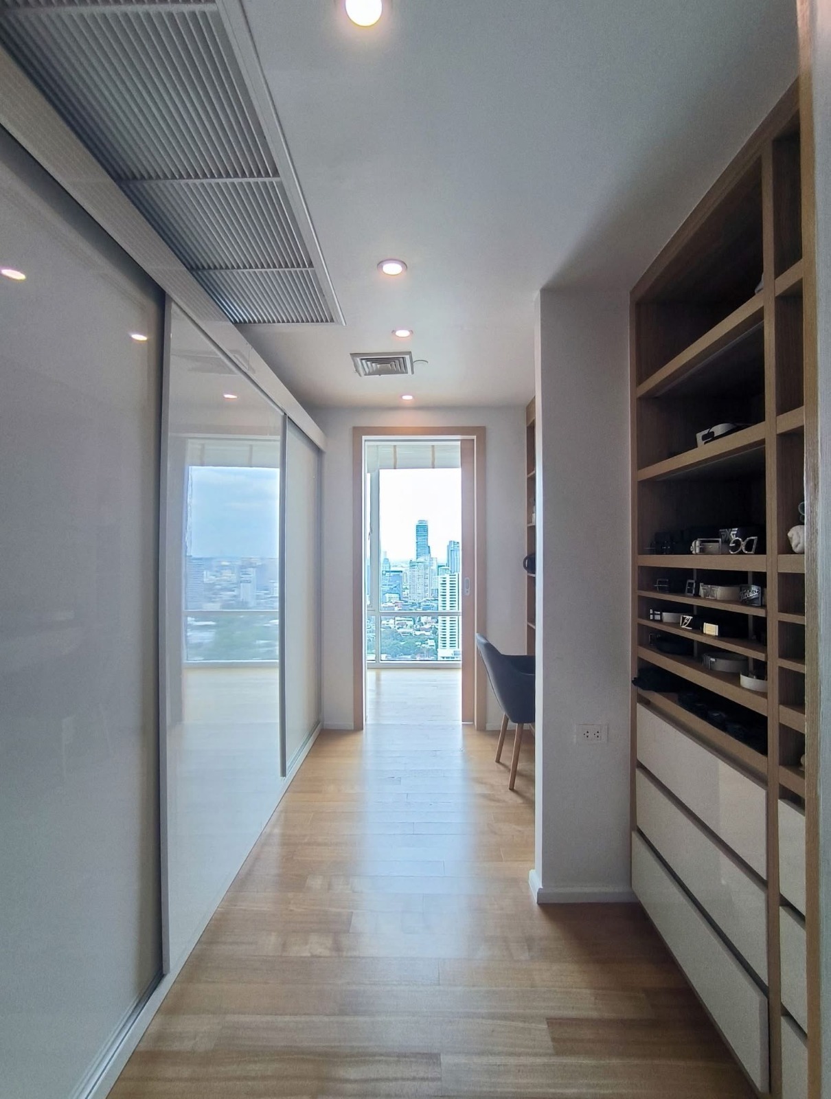 5-Bed 5-Bath 376 sqm Fullerton Sukhumvit Condo Near BTS Thonglor for Sale 89M THB