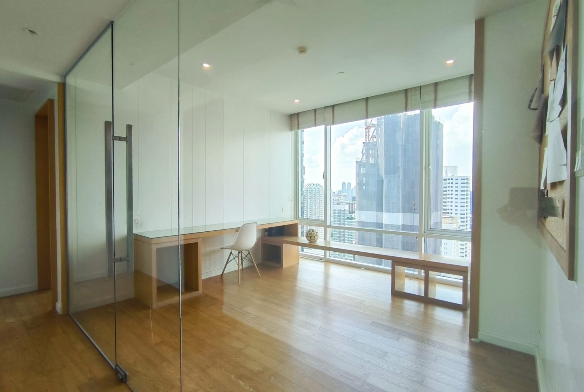 5-Bed 5-Bath 376 sqm Fullerton Sukhumvit Condo Near BTS Thonglor for Sale 89M THB