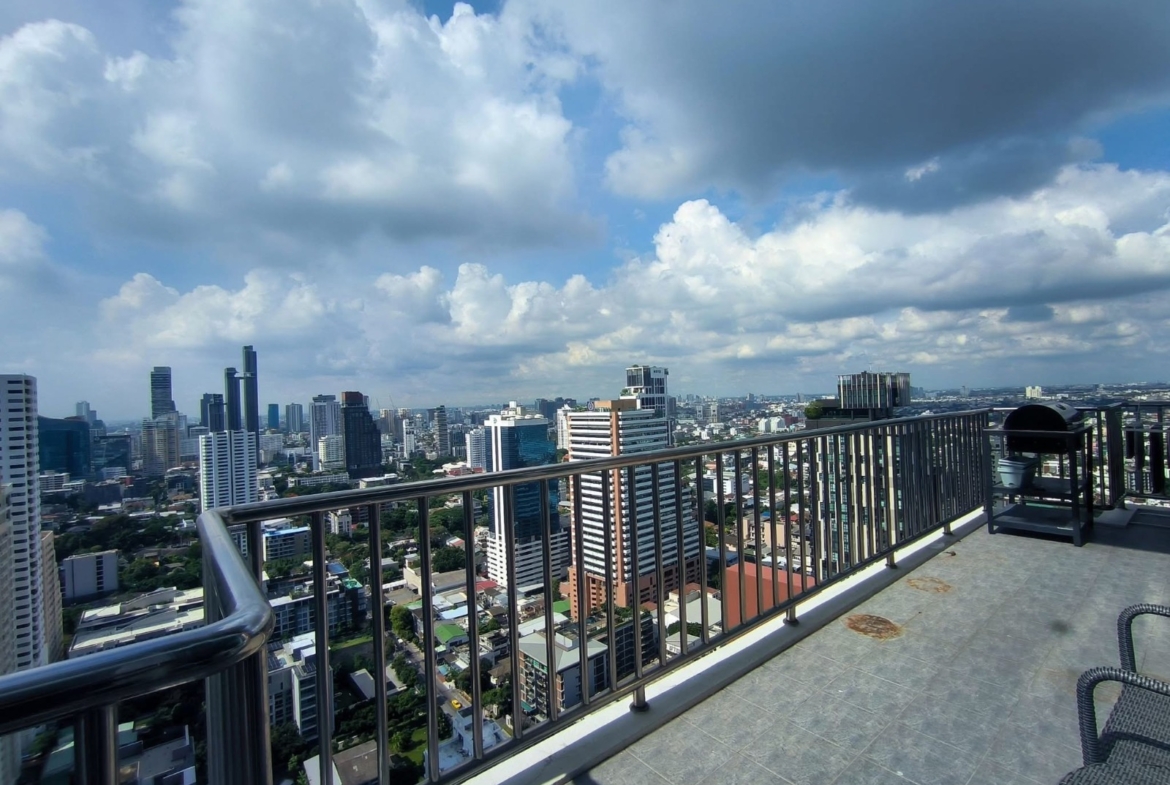 5-Bed 5-Bath 376 sqm Fullerton Sukhumvit Condo Near BTS Thonglor for Sale 89M THB