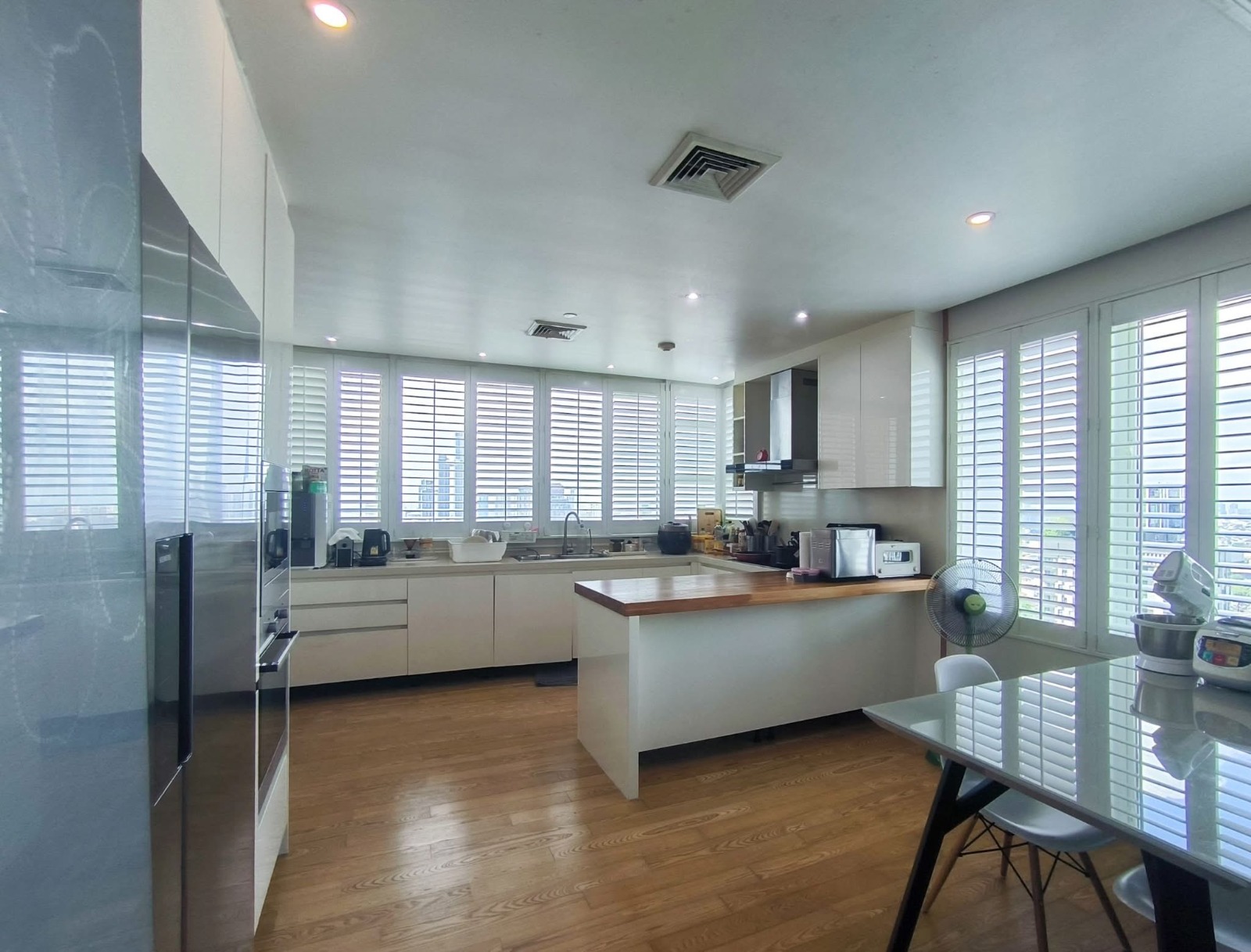 5-Bed 5-Bath 376 sqm Fullerton Sukhumvit Condo Near BTS Thonglor for Sale 89M THB
