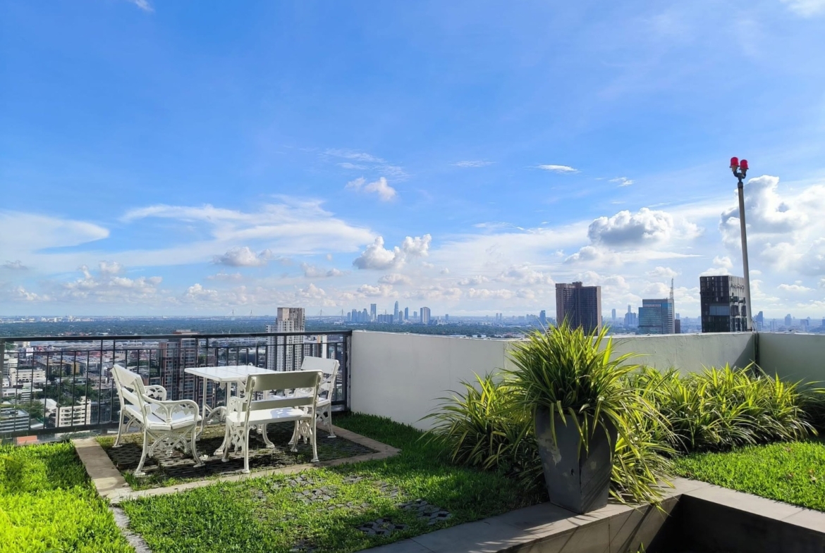 5-Bed 5-Bath 376 sqm Fullerton Sukhumvit Condo Near BTS Thonglor for Sale 89M THB