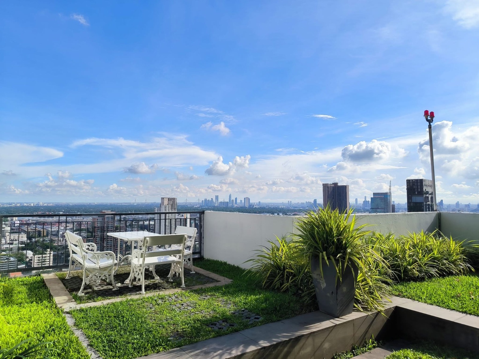 5-Bed 5-Bath 376 sqm Fullerton Sukhumvit Condo Near BTS Thonglor for Sale 89M THB