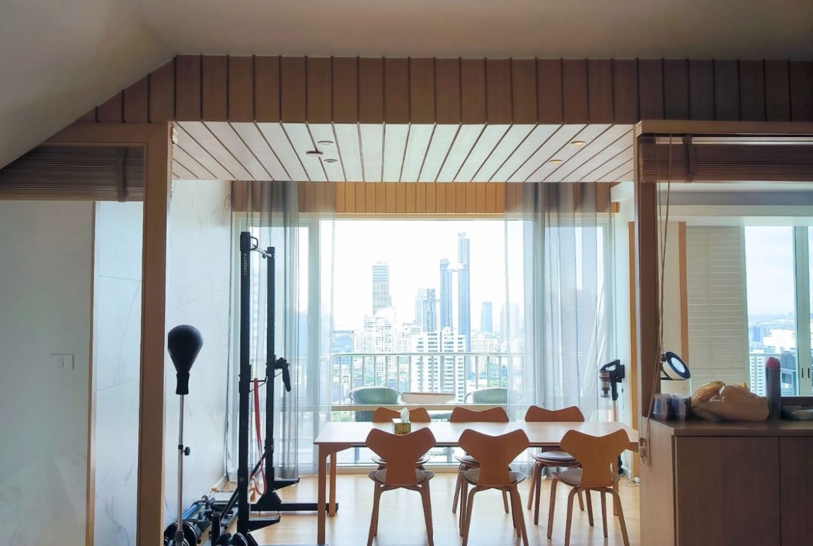 5-Bed 5-Bath 376 sqm Fullerton Sukhumvit Condo Near BTS Thonglor for Sale 89M THB