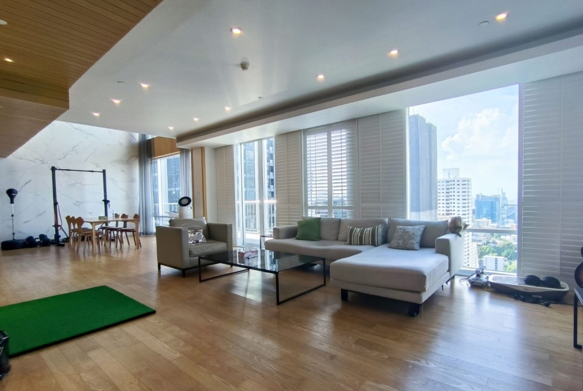 5-Bed 5-Bath 376 sqm Fullerton Sukhumvit Condo Near BTS Thonglor for Sale 89M THB