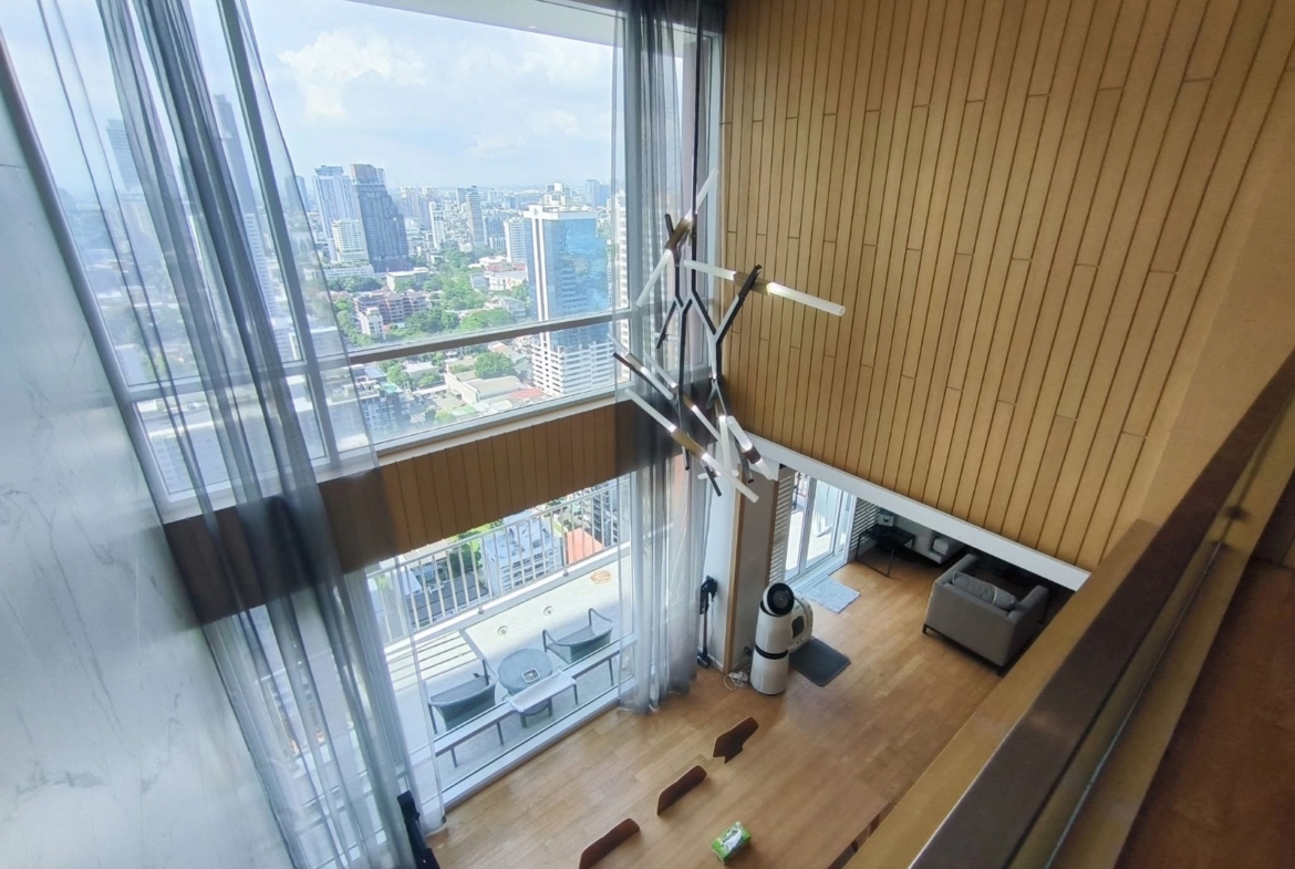 5-Bed 5-Bath 376 sqm Fullerton Sukhumvit Condo Near BTS Thonglor for Sale 89M THB