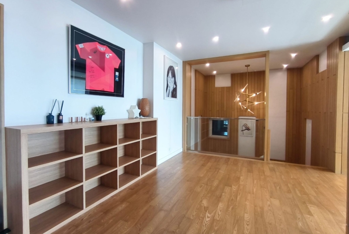 5-Bed 5-Bath 376 sqm Fullerton Sukhumvit Condo Near BTS Thonglor for Sale 89M THB