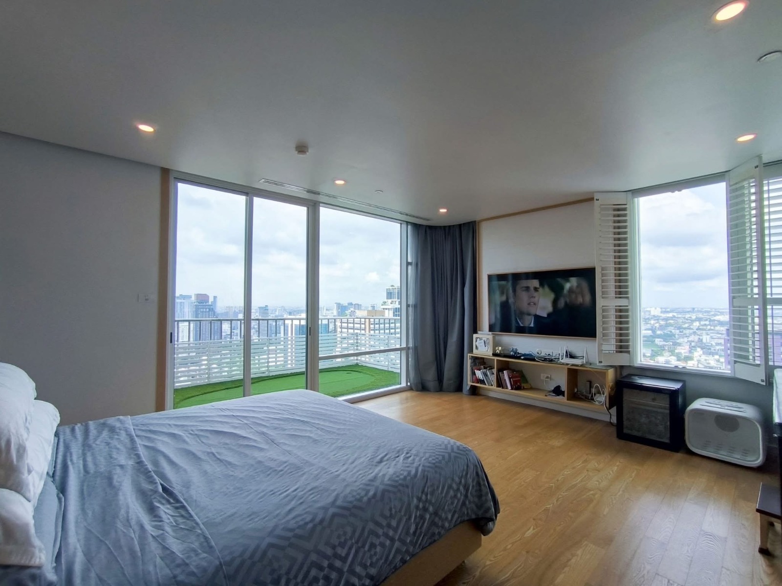 5-Bed 5-Bath 376 sqm Fullerton Sukhumvit Condo Near BTS Thonglor for Sale 89M THB