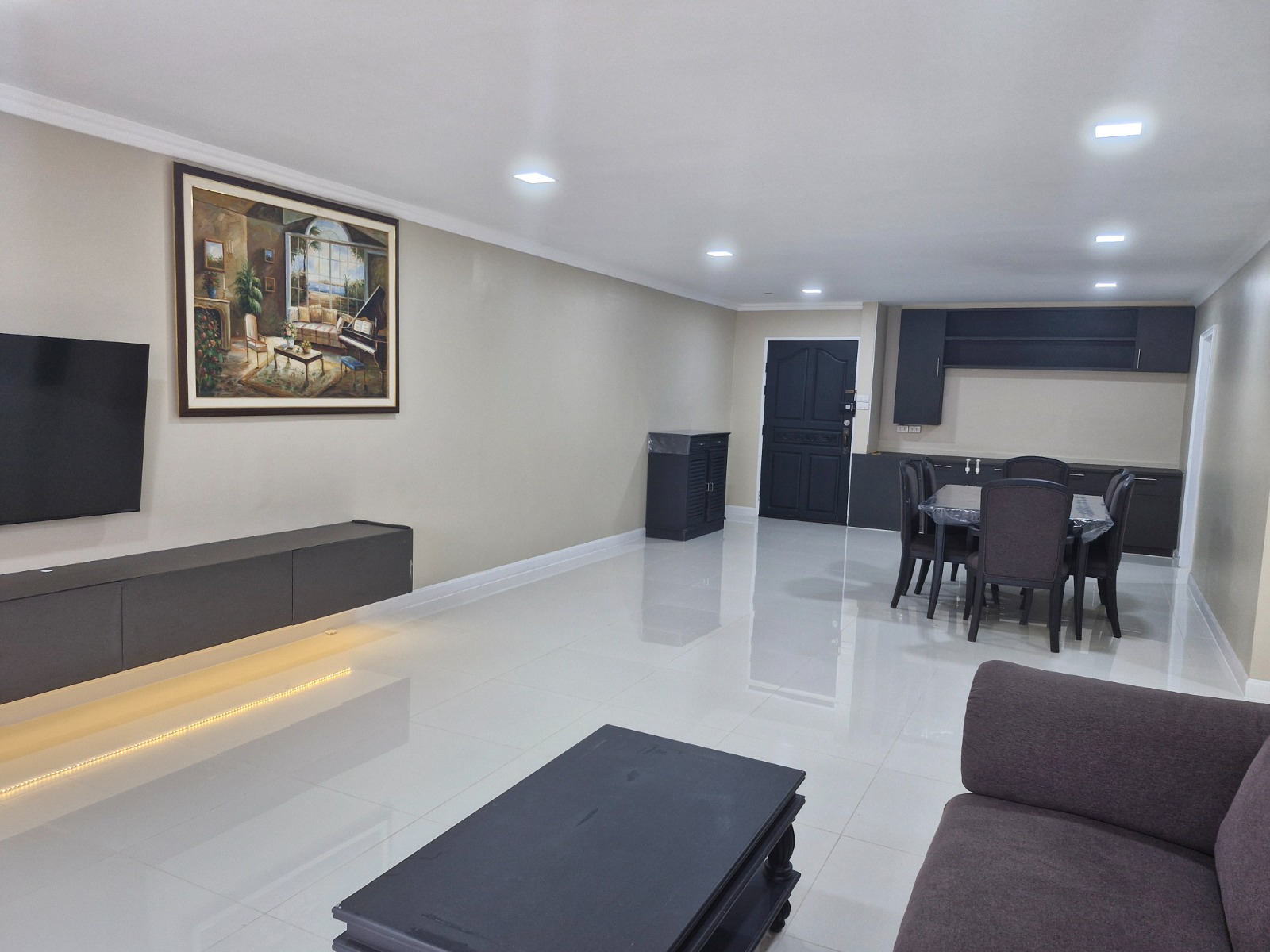 3-Bed 2-Bath 150 sqm D.S. Tower 2 Condo near Phrom Phong BTS for Rent 68K THB