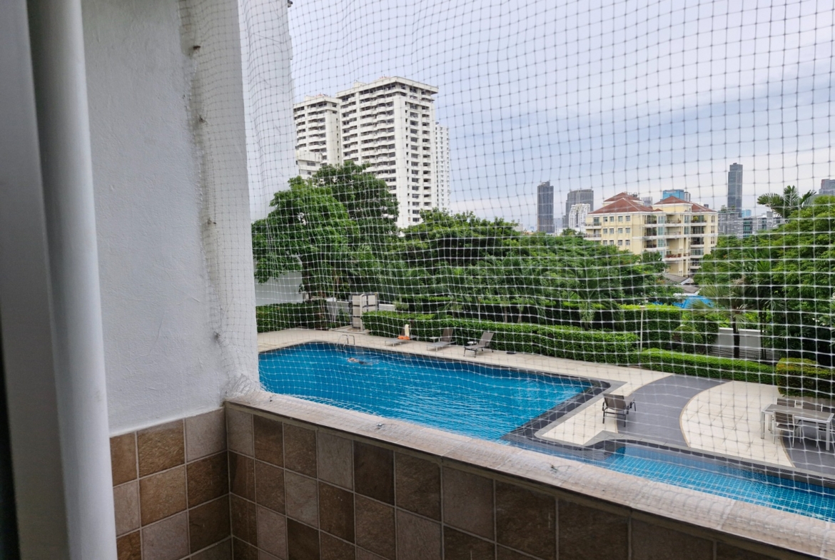 3-Bed 2-Bath 150 sqm Condo at D.S. Tower 2 Near Phrom Phong BTS for Rent 65K THB