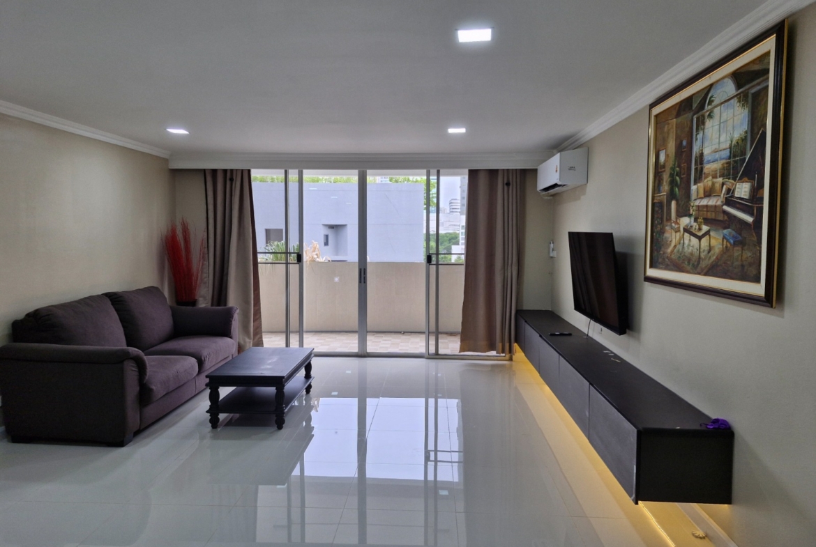 3-Bed 2-Bath 150 sqm Condo at D.S. Tower 2 Near Phrom Phong BTS for Rent 65K THB