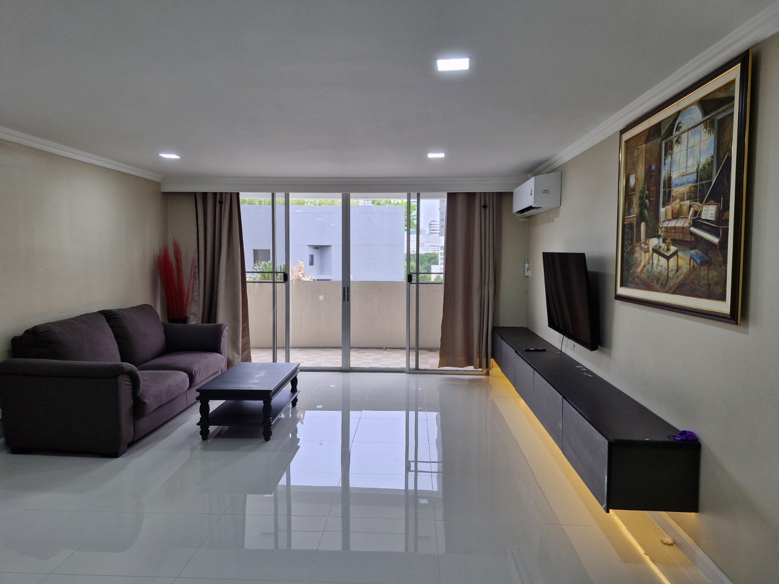 3-Bed 2-Bath 150 sqm Condo at D.S. Tower 2 Near Phrom Phong BTS for Rent 65K THB