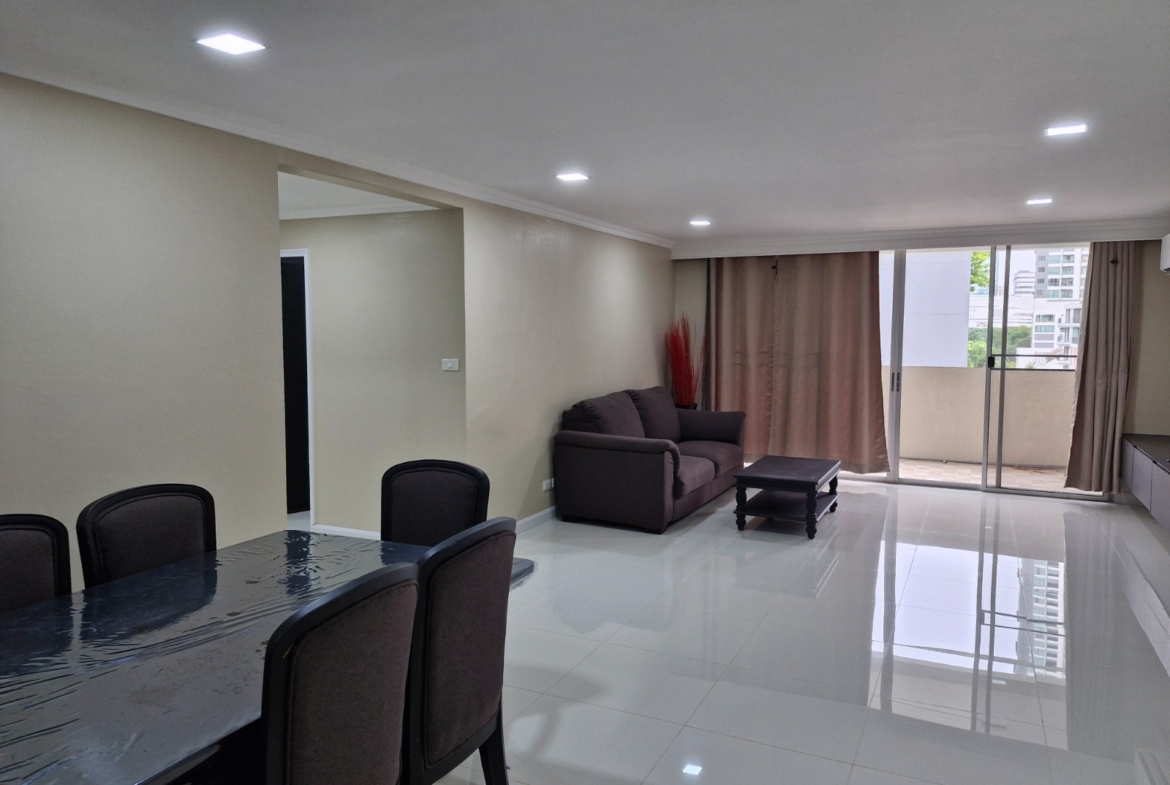 3-Bed 2-Bath 150 sqm Condo at D.S. Tower 2 Near Phrom Phong BTS for Rent 65K THB