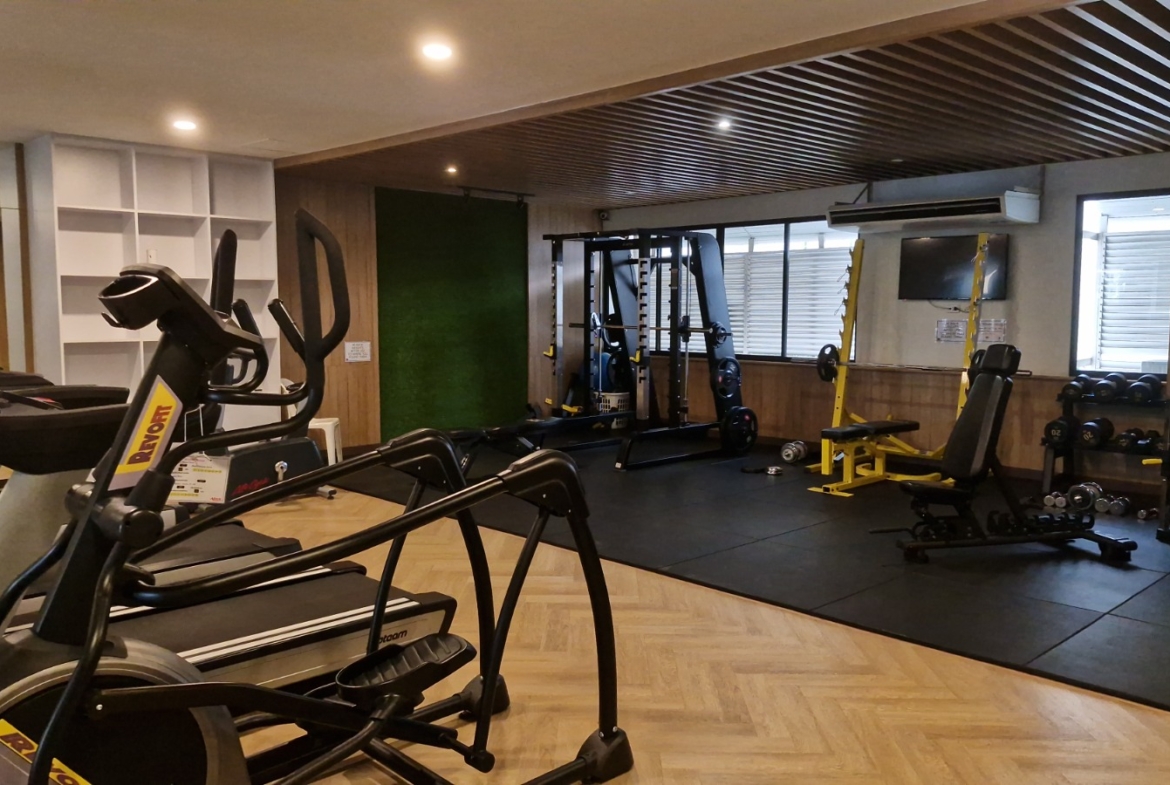 3-Bed 2-Bath 150 sqm Condo at D.S. Tower 2 Near Phrom Phong BTS for Rent 65K THB