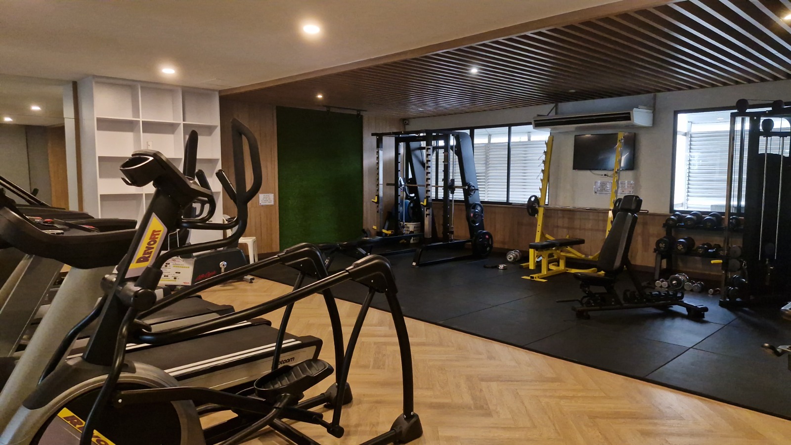 3-Bed 2-Bath 150 sqm Condo at D.S. Tower 2 Near Phrom Phong BTS for Rent 65K THB