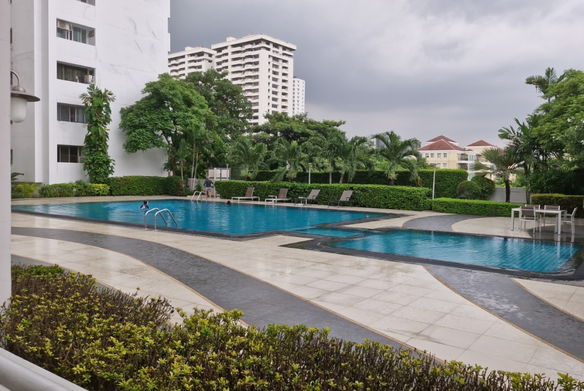 3-Bed 2-Bath 150 sqm Condo at D.S. Tower 2 Near Phrom Phong BTS for Rent 65K THB