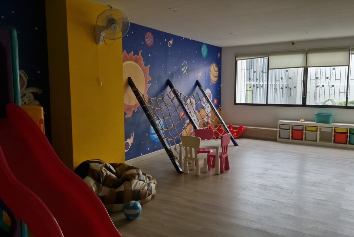 3-Bed 2-Bath 150 sqm Condo at D.S. Tower 2 Near Phrom Phong BTS for Rent 65K THB
