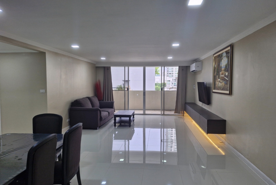 3-Bed 2-Bath 150 sqm Condo at D.S. Tower 2 Near Phrom Phong BTS for Rent 65K THB