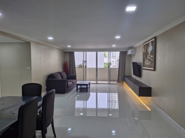 3-Bed 2-Bath 150 sqm Condo at D.S. Tower 2 Near Phrom Phong BTS for Rent 65K THB