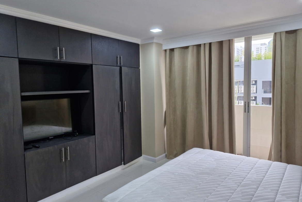 3-Bed 2-Bath 150 sqm Condo at D.S. Tower 2 Near Phrom Phong BTS for Rent 65K THB