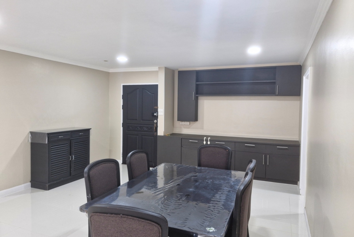 3-Bed 2-Bath 150 sqm Condo at D.S. Tower 2 Near Phrom Phong BTS for Rent 65K THB