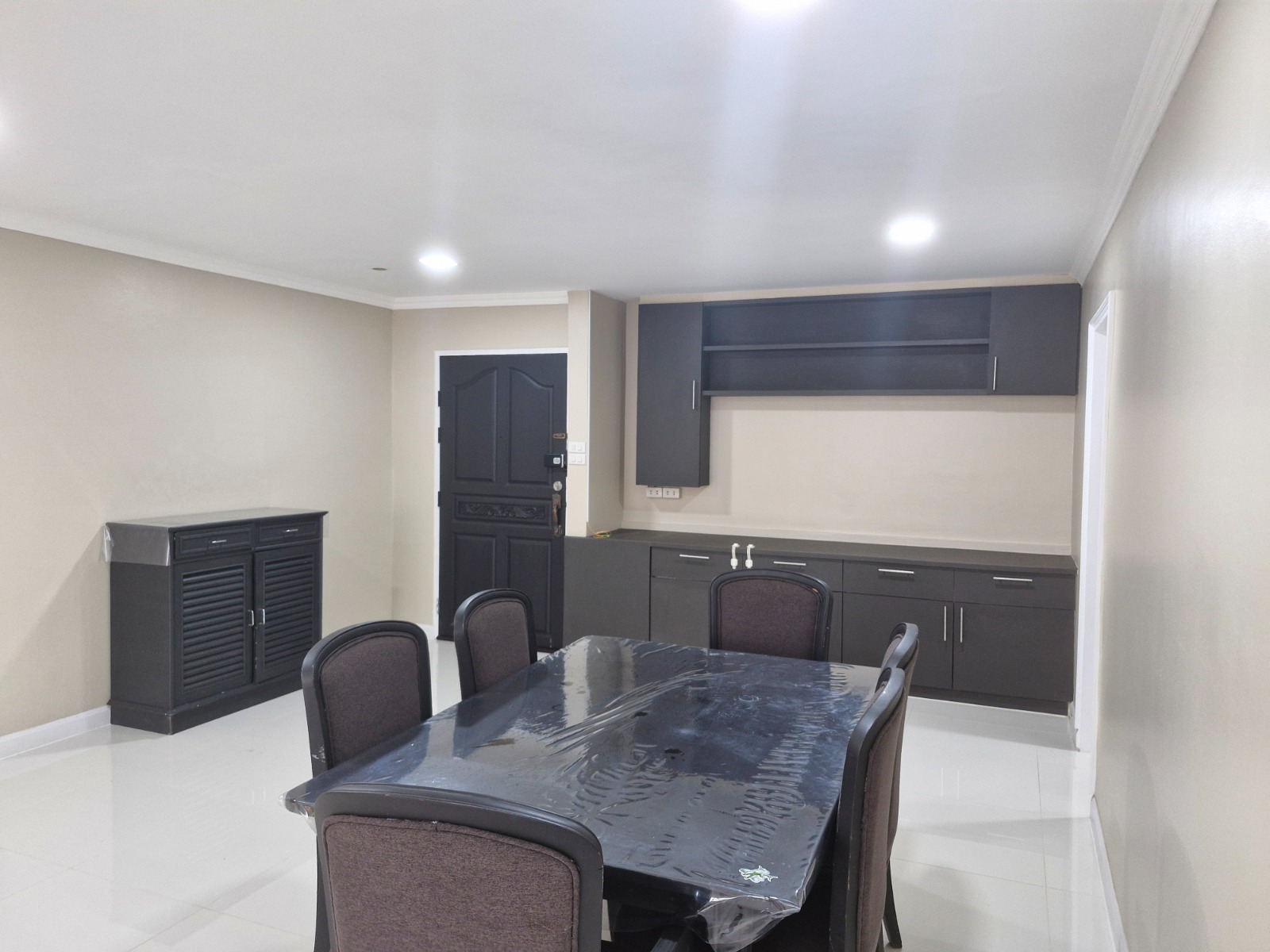 3-Bed 2-Bath 150 sqm Condo at D.S. Tower 2 Near Phrom Phong BTS for Rent 65K THB