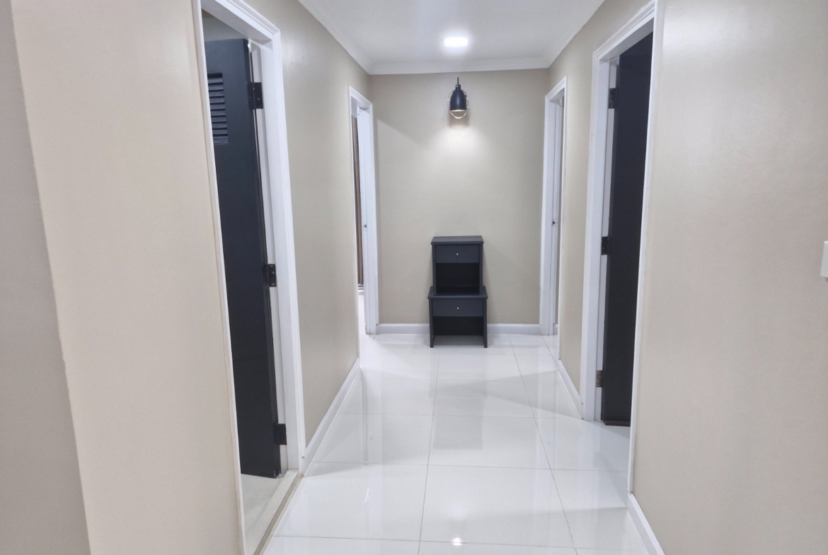3-Bed 2-Bath 150 sqm Condo at D.S. Tower 2 Near Phrom Phong BTS for Rent 65K THB