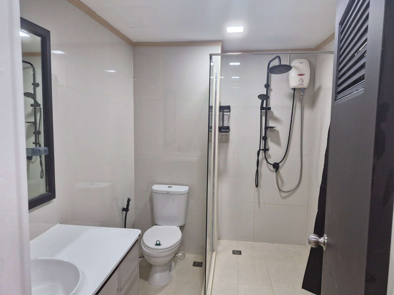 3-Bed 2-Bath 150 sqm Condo at D.S. Tower 2 Near Phrom Phong BTS for Rent 65K THB
