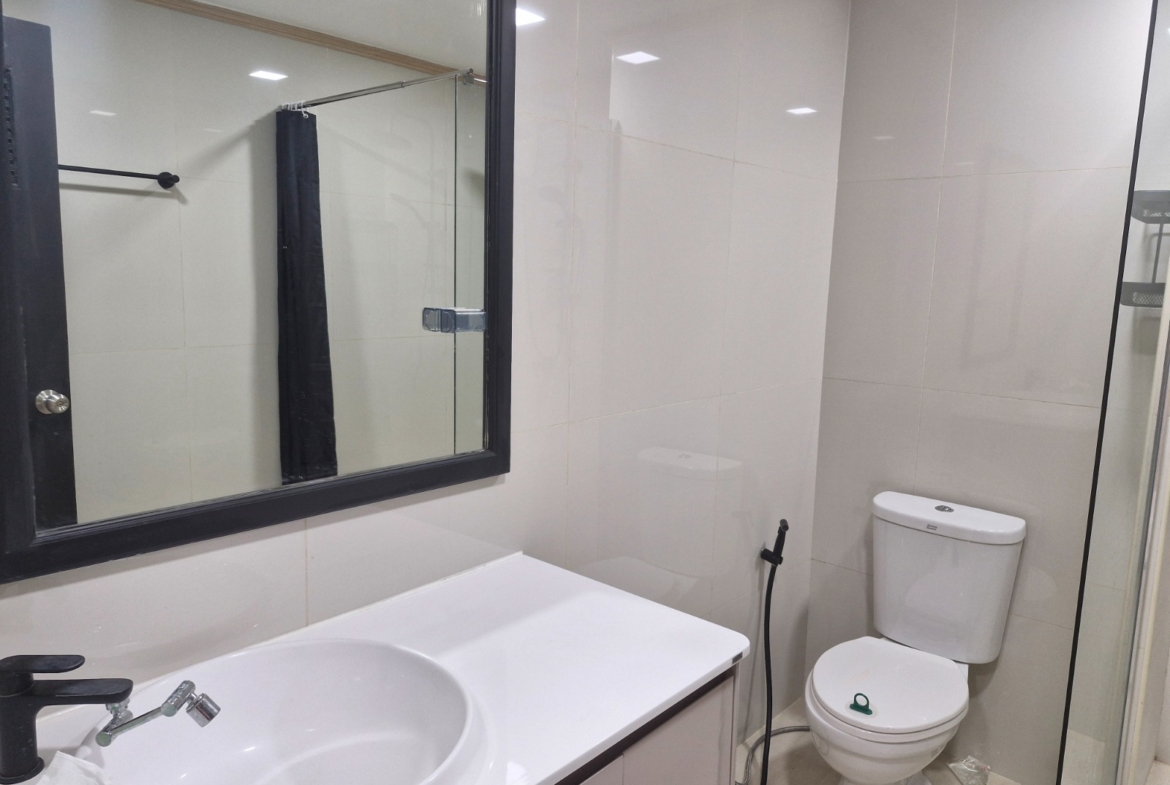 3-Bed 2-Bath 150 sqm Condo at D.S. Tower 2 Near Phrom Phong BTS for Rent 65K THB