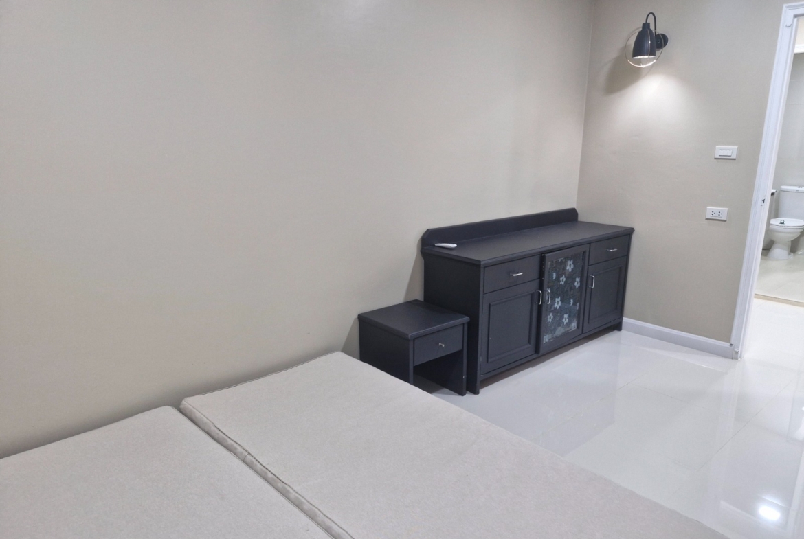 3-Bed 2-Bath 150 sqm Condo at D.S. Tower 2 Near Phrom Phong BTS for Rent 65K THB