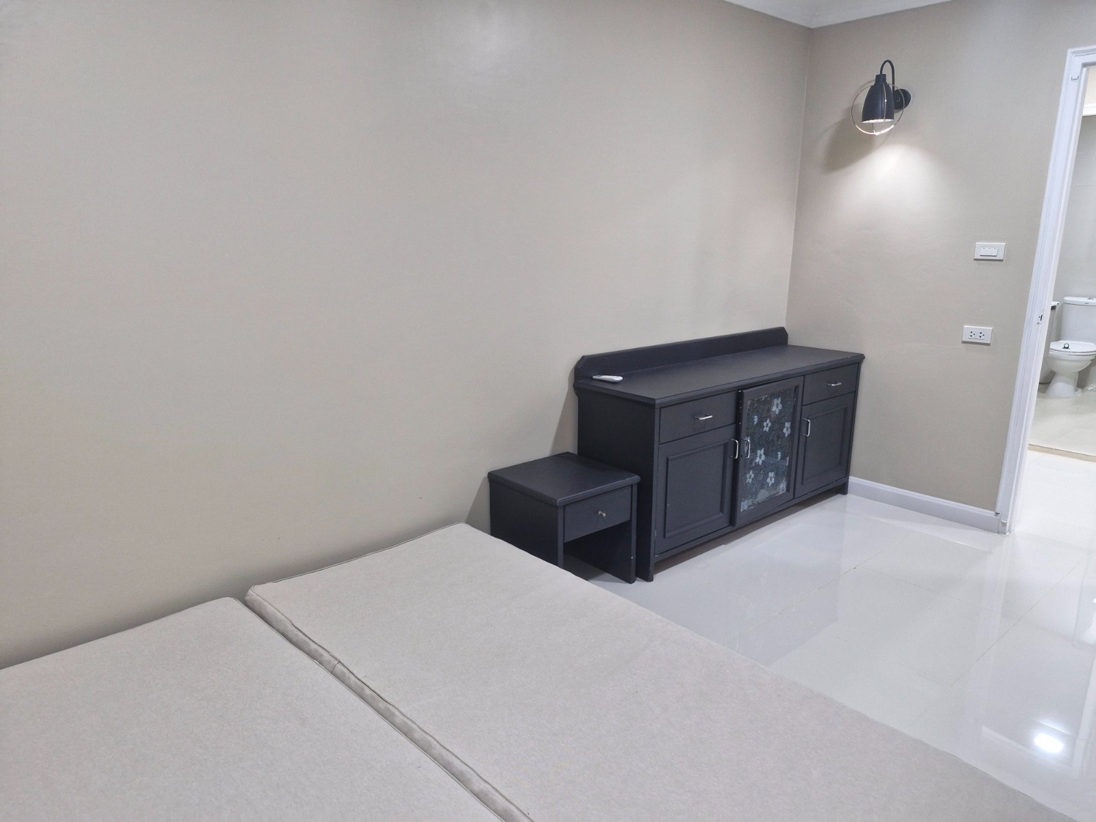 3-Bed 2-Bath 150 sqm Condo at D.S. Tower 2 Near Phrom Phong BTS for Rent 65K THB