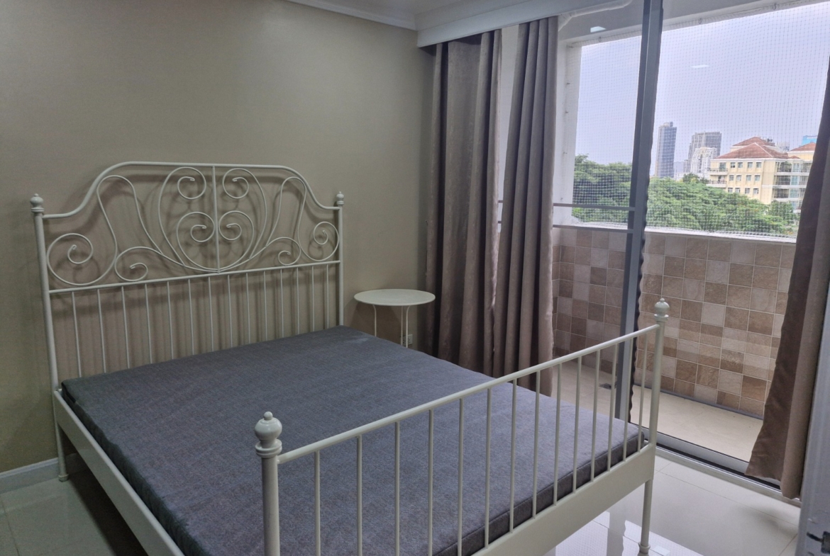 3-Bed 2-Bath 150 sqm Condo at D.S. Tower 2 Near Phrom Phong BTS for Rent 65K THB