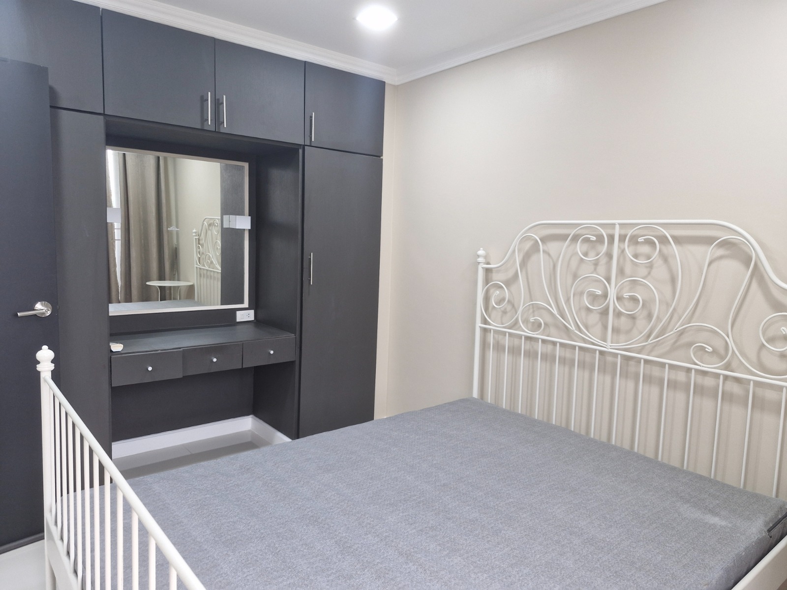3-Bed 2-Bath 150 sqm Condo at D.S. Tower 2 Near Phrom Phong BTS for Rent 65K THB