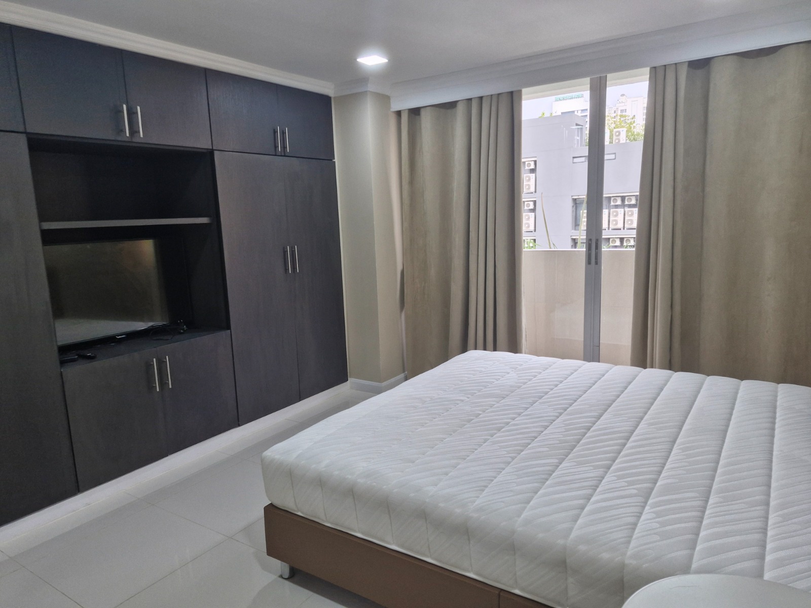 3-Bed 2-Bath 150 sqm Condo at D.S. Tower 2 Near Phrom Phong BTS for Rent 65K THB