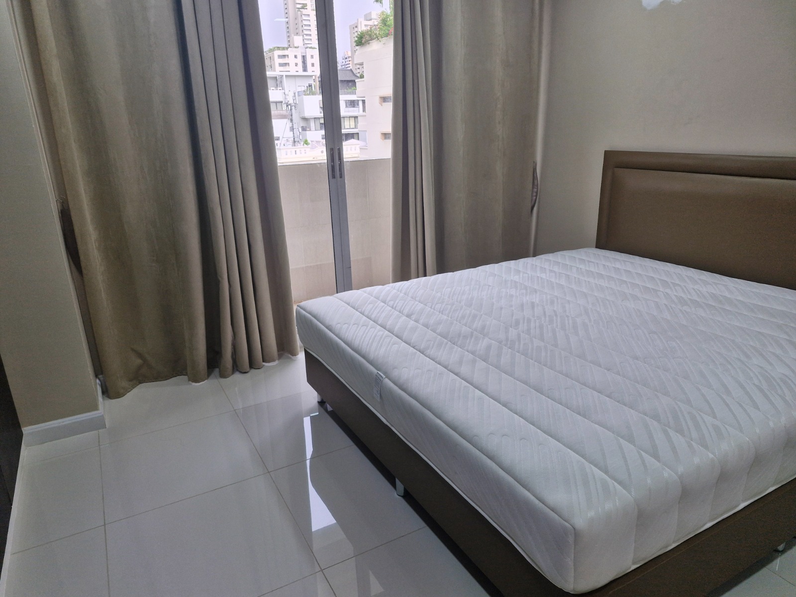 3-Bed 2-Bath 150 sqm Condo at D.S. Tower 2 Near Phrom Phong BTS for Rent 65K THB