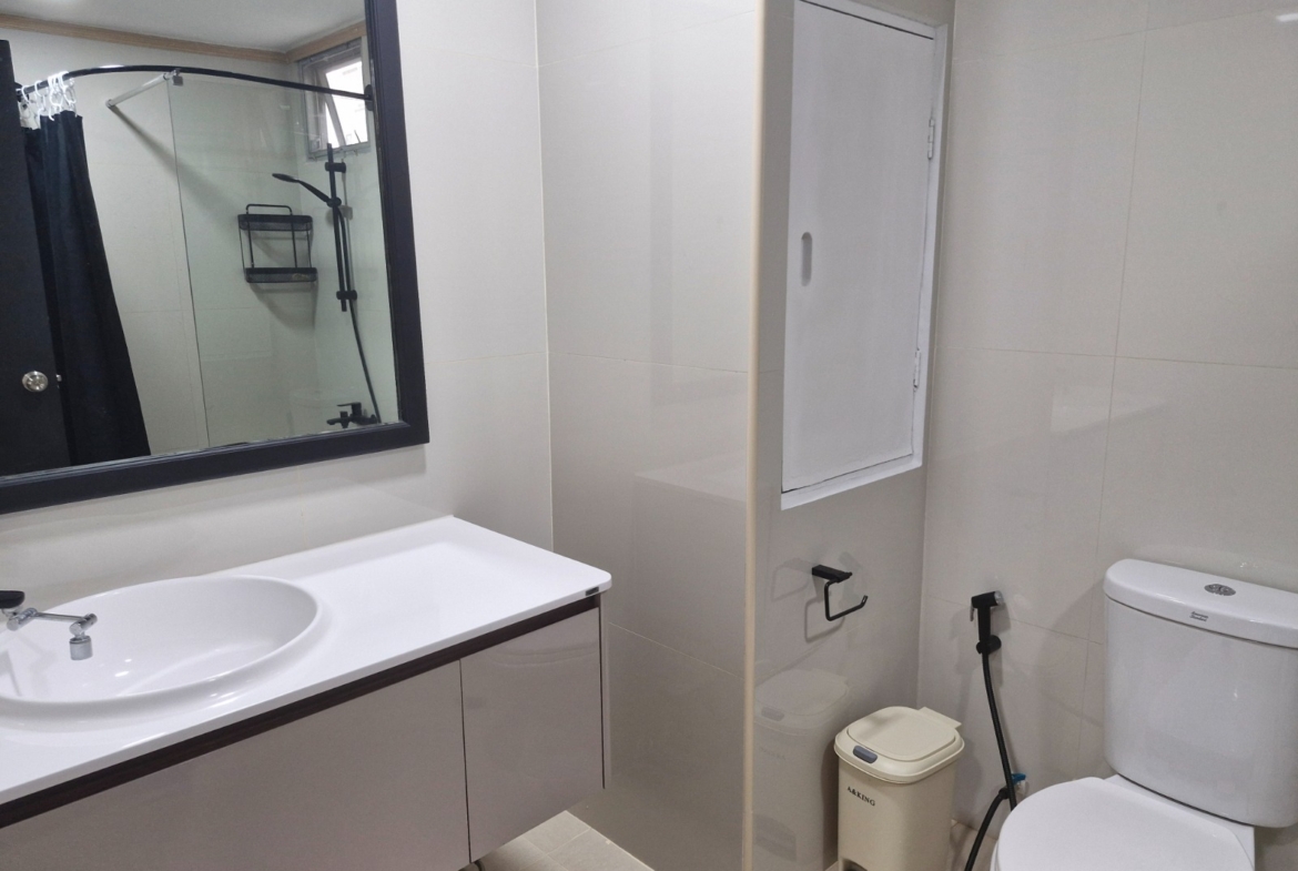 3-Bed 2-Bath 150 sqm Condo at D.S. Tower 2 Near Phrom Phong BTS for Rent 65K THB
