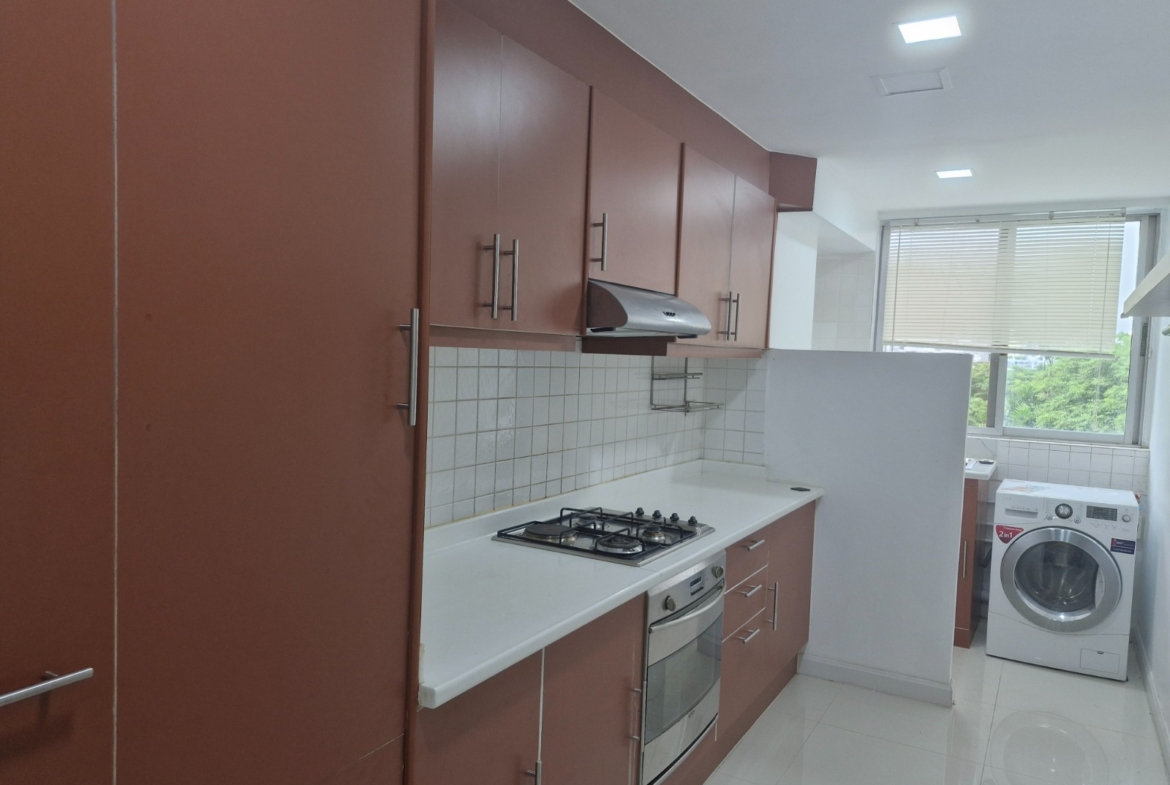 3-Bed 2-Bath 150 sqm Condo at D.S. Tower 2 Near Phrom Phong BTS for Rent 65K THB
