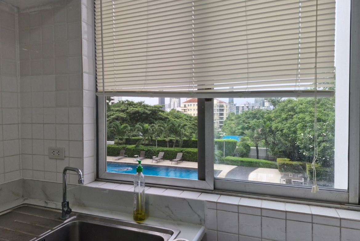 3-Bed 2-Bath 150 sqm Condo at D.S. Tower 2 Near Phrom Phong BTS for Rent 65K THB