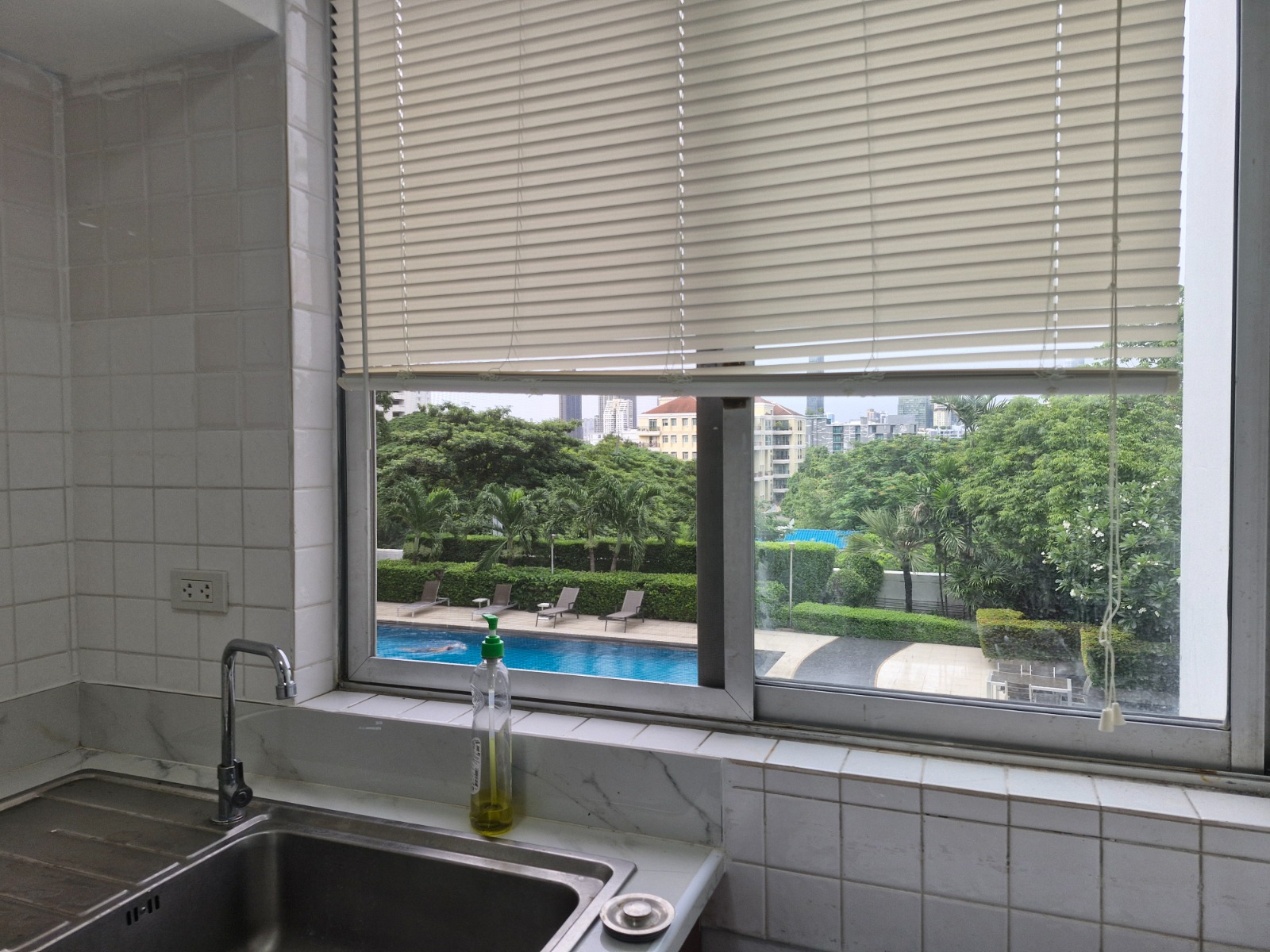 3-Bed 2-Bath 150 sqm Condo at D.S. Tower 2 Near Phrom Phong BTS for Rent 65K THB