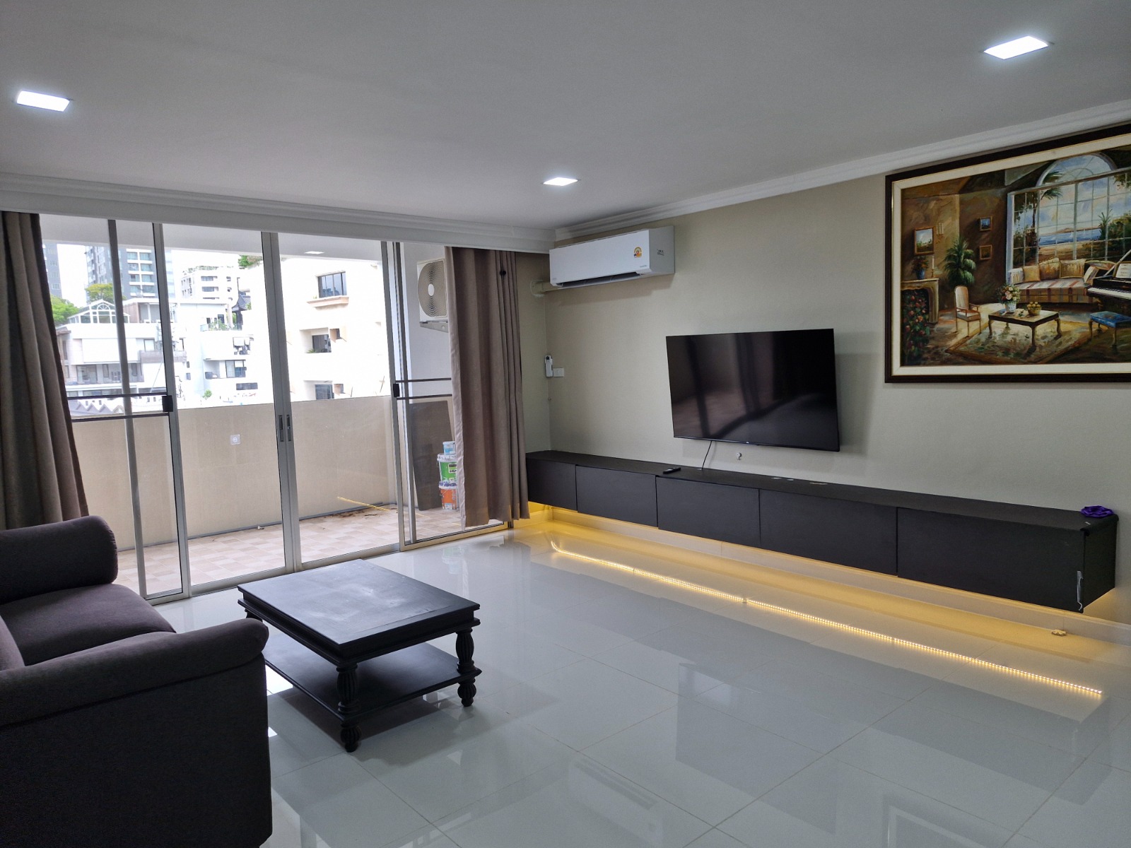 3-Bed 2-Bath 150 sqm Condo at D.S. Tower 2 Near Phrom Phong BTS for Rent 65K THB