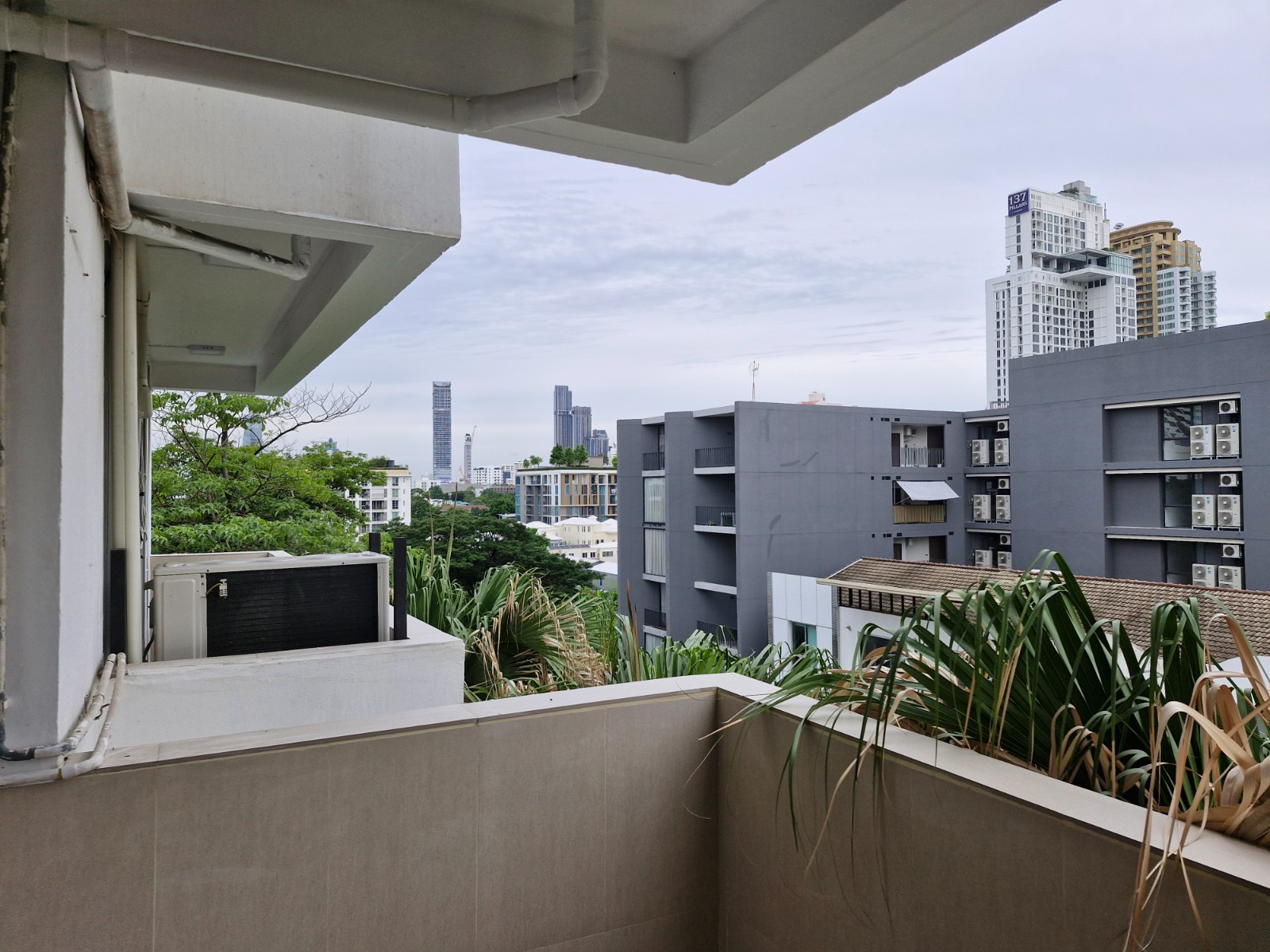 3-Bed 2-Bath 150 sqm Condo at D.S. Tower 2 Near Phrom Phong BTS for Rent 65K THB