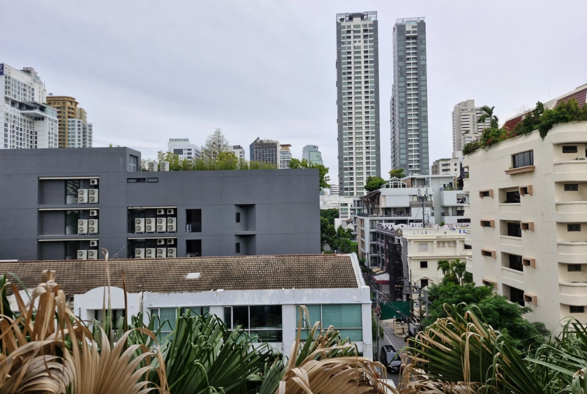 3-Bed 2-Bath 150 sqm Condo at D.S. Tower 2 Near Phrom Phong BTS for Rent 65K THB
